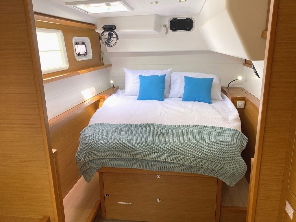 Private double cabin with natural light and ensuite bathroom