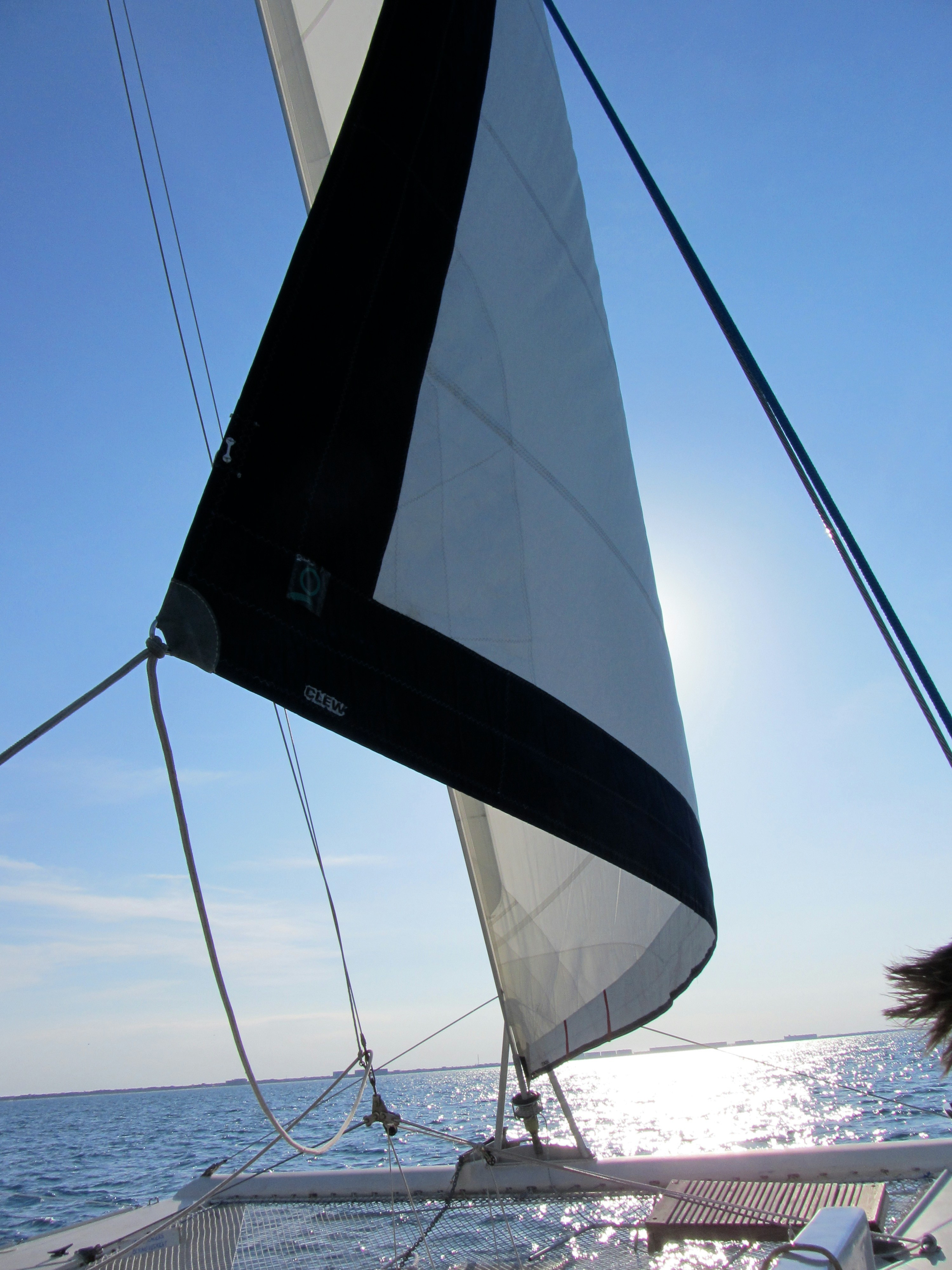 Sail up with the sun behind, sailing between islands